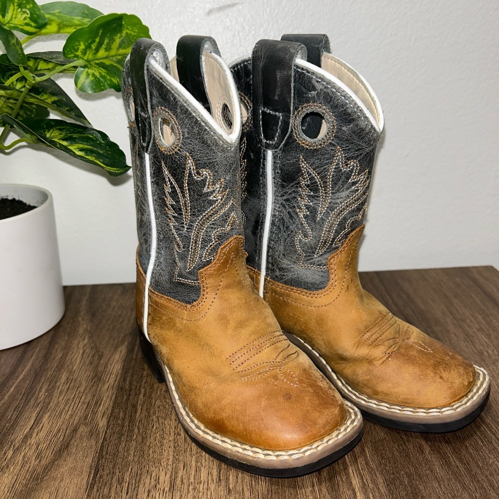 Toddler’s cowboy boots
